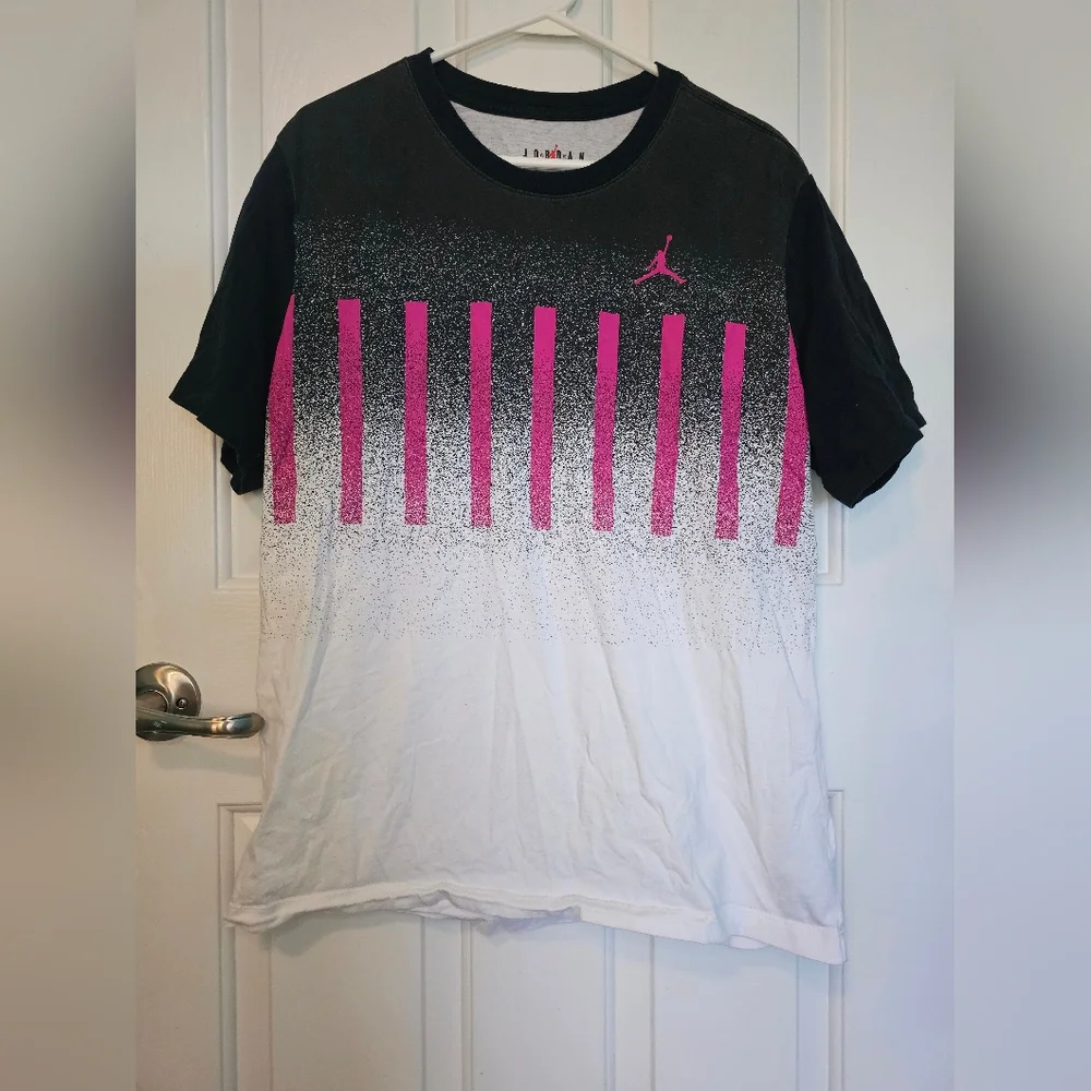Jordan Gradient Black, Pink, and White T-Shirt Men's Size L